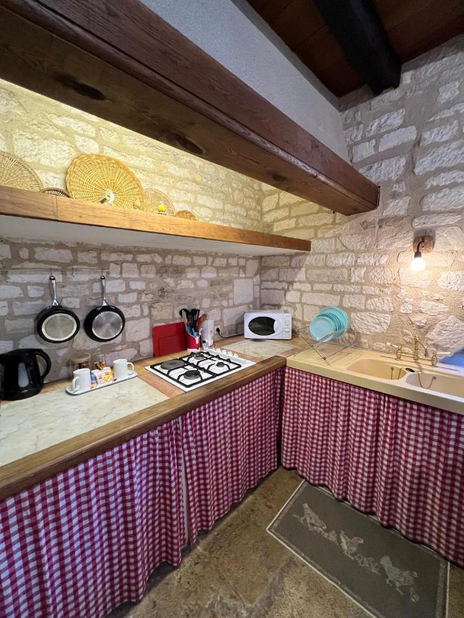 La Maison D'Alienor - Gites De Caractere A Chablis - 89 المظهر الخارجي الصورة